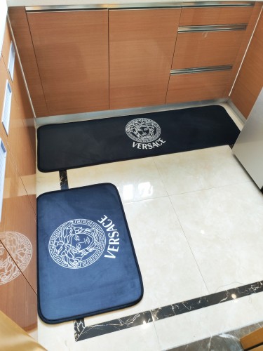 超希少！ヴェルサーチェ 2024新作 バスマット キッチンマット トイレ新居玄関マット ベッドルーム浴室オフィス 新居マット 新居寝具用品