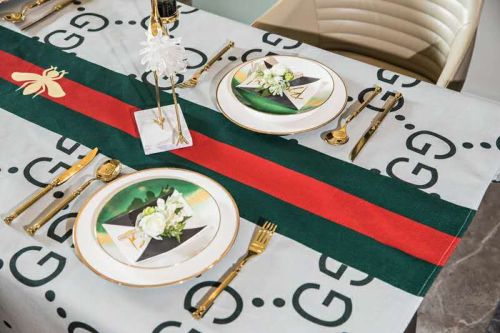 目を惹くカラー グッチ 2024新作 テーブルクロス 食卓カバー/机カバー/レストラン/おしゃれ食卓カバー 新居寝具用品