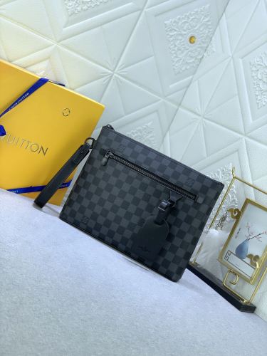 絶対欲しい！2024 ルイヴィトン 新作クラッチバッグ 偽物