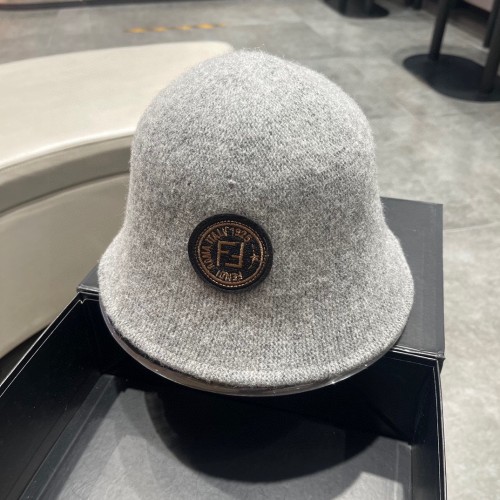 日本未入荷 フェンディ ハット 偽物