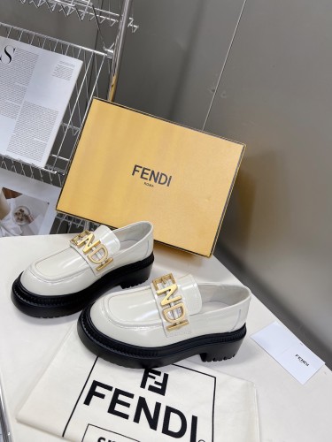 超希少！2024新作 フェンディ パンプス 偽物